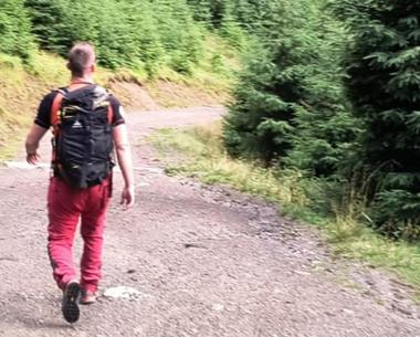 Maramureş: Intervenţie a Salvamont în sprijinul a trei tineri surprinşi de vremea rea la Cascada Cailor, în zona staţiunii Borşa. Cei doi au fost coborâţi în siguranţă de pe munte - VIDEO