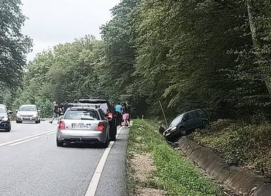 UPDATE - Şase persoane, implicate într-un grav accident rutier produs pe DN 76, în judeţul Bihor/ Un bărbat a murit, o femeie fiind resuscitată şi preluată de elicopterul SMURD