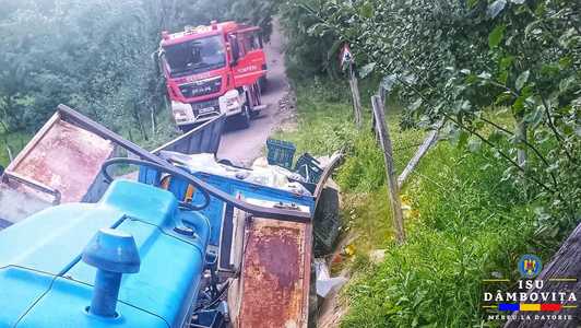 Dâmboviţa: Un bărbat a murit şi trei femei au fost rănite, după ce un tractor s-a răsturnat