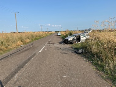 Buzău - Accident între un autoturism şi un TIR cu furaje. Un bărbat de 78 de ani a murit - FOTO