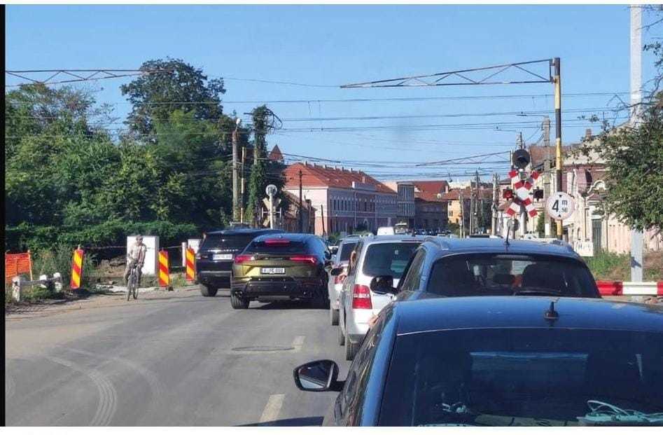 Timiş: Permise de conducere reţinute şi amenzi pentru doi şoferi care au depăşit o coloană de maşini care aştepta la barieră