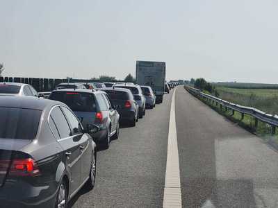 Trafic deviat pe Autostrada A2 sensul Constanţa-Bucureşti, între Feteşti şi Drajna, din cauza unui accident în care o persoană a fost rănită