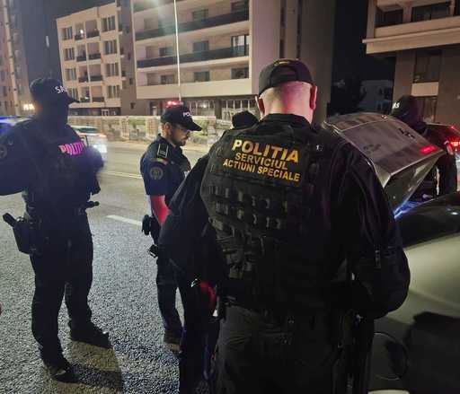 Razii ale poliţiştilor în sudul litoralului - Au fost verificate persoane şi autoturisme în Vama Veche, Constineşti şi Mangalia / S-au dat amenzi