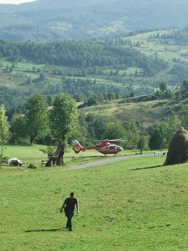 Un bărbat a căzut cu parapanta în zona localităţii Arieşeni

