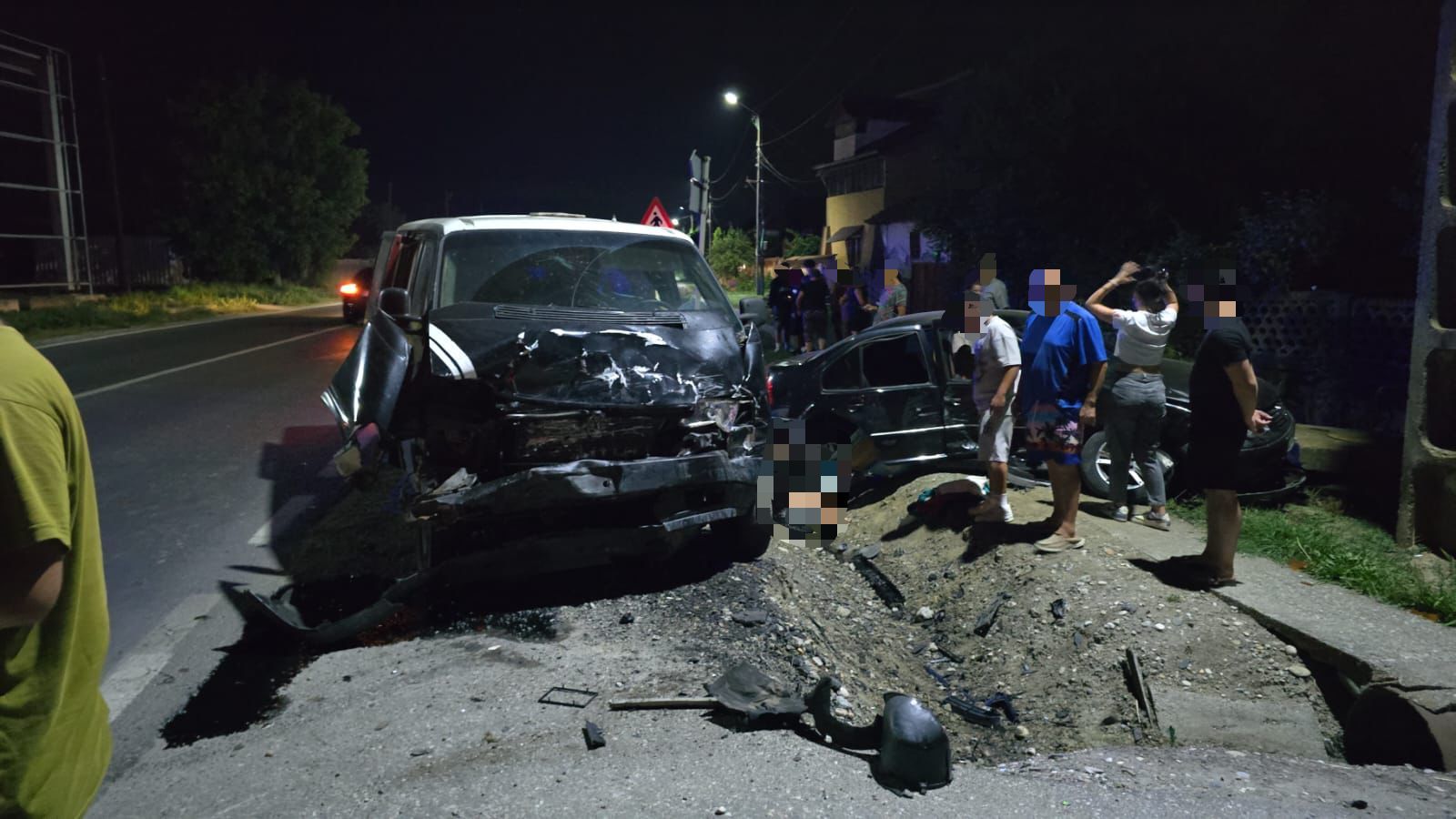Accident între două maşini în judeţul Vâlcea - Opt persoane au fost rănite