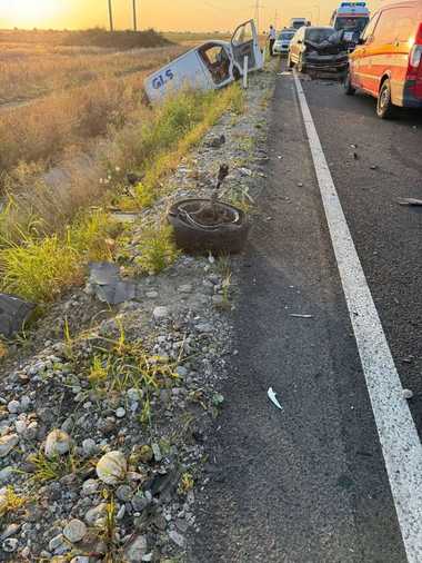 UPDATE - Accident pe Centura Timişoara, patru persoane fiind rănite / Au fost implicate un microbuz şi două autoturisme 