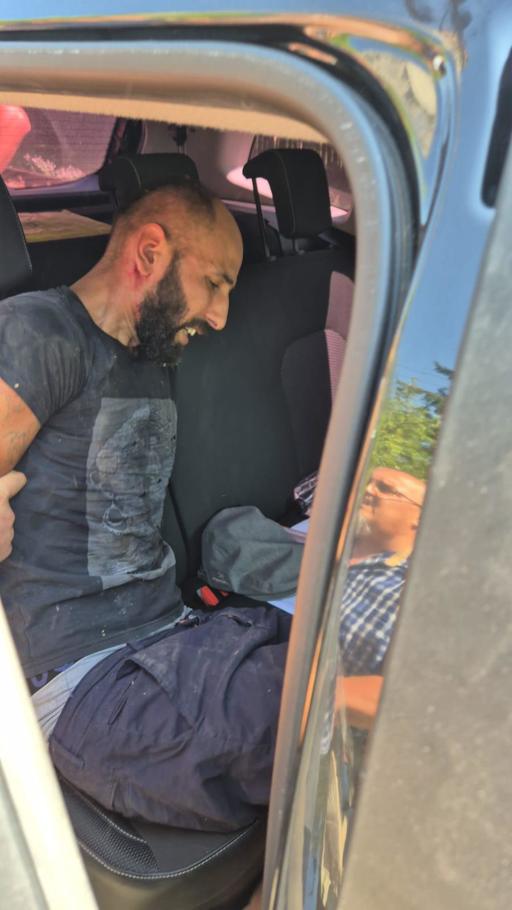 UPDATE - Deţinutul evadat de la punctul de lucru interior al Penitenciarului Mărgineni a fost prins în judeţul Prahova / Va fi reîncarcerat şi cercetat pentru evadare / Unde l-au căutat poliţiştii şi unde a fost găsit - FOTO / VIDEO 