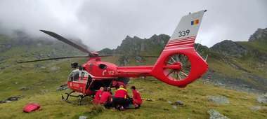 Fetiţă găsită inconştientă la Bâlea Lac, cu traumatism cranio-cerebral, preluată de un elicopter SMURD pentru a fi transportată la spital