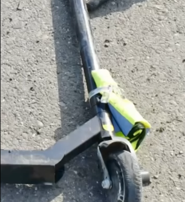 Timişoara: Un băiat de 16 ani, transportat de urgenţă la spital, după ce a căzut cu trotineta/ Nu avea permis de conducere şi trotineta nu era înmatriculată

