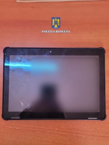 Mureş: Zeci de persoane din comuna Band nu au returnat tabletele primite de elevi pentru a face şcoală online. În cazul a 16 persoane s-au deschis dosare penale, la percheziţii unele dintre aparate fiind găsite grav deteriorate