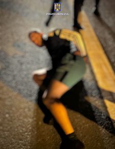 Un şofer urmărit în Ungaria a fost prins în România / El a fost oprit după aproape 50 de kilometri de la intrarea în ţară / Maşina era furată din Ungaria, iar şoferul nu avea permis de conducere - FOTO
