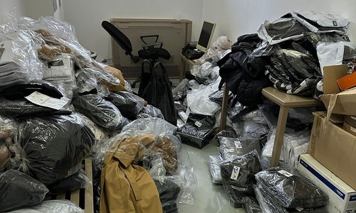 Poliţiştii de frontieră au descoperit bunuri de peste un milion de euro, susceptibile a fi contrafăcute, în urma mai multor controale - FOTO