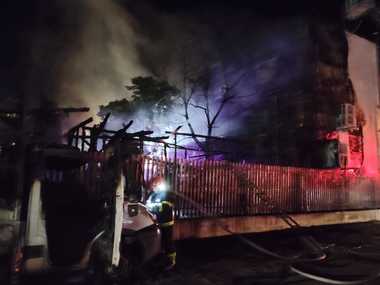 Incendiu la un restaurant din municipiul Galaţi - Construcţia a fost afectată în proporţie de 80% / Cauza probabilă, o ţigară lăsată nesupravegheată - FOTO, VIDEO