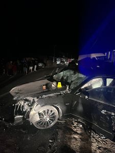 UPDATE - Buzău - Cinci persoane, printre care 4 adolescenţi, rănite după ce maşina în care se aflau a ieşit în afara părţii carosabile/ Unul dintre adolescenţi, în vârstă de 14 ani, a decedat - FOTO