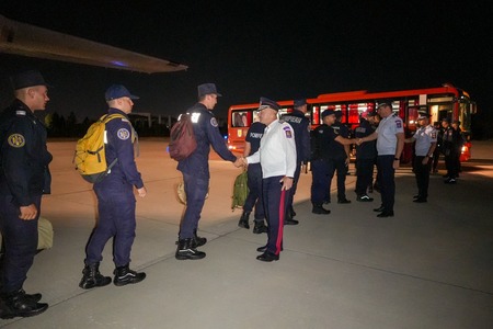 Cei 51 de pompieri români care au acţionat pentru stingerea incendiilor din Spania s-au întors acasă - FOTO

