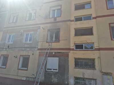 Caraş-Severin: Explozie puternică într-o cameră situată într-un cămin din Reşiţa. Două persoane au suferit arsuri. Deflagraţia, cauzată de o butelie
