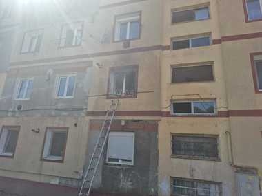 Caraş-Severin: Explozie puternică într-o cameră situată într-un cămin din Reşiţa. Două persoane au suferit arsuri. Deflagraţia, cauzată de o butelie
