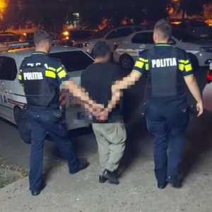 Bărbat fără adăpost, reţinut pentru tentativă de viol / A atacat o femeie pe un teren viran din Craiova / Apelul la 112, făcut de un bărbat care a văzut incidentul


