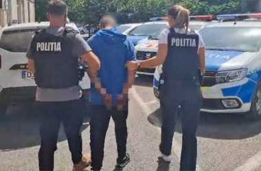 Dolj: Tânăr arestat preventiv după ce a făcut scandal la un spital, unde a fost prins cu substanţe psihoactive/ El a smuls un document din mâna unui poliţist pentru a-l distruge şi a încercat să fugă, fiind însă prins