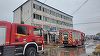 UPDATE - Incendiu într-un spaţiu comun dintr-un bloc din Sibiu / 45 de persoane s-au autoevacuat / Trafic blocat în zonă - FOTO

