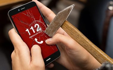 Sindicatul Europol: Dispecerii, puşi să plătească abonamentul telefonic al instituţiei / Poliţia Română: Telefoanele, destinate îndeplinirii atribuţiilor de serviciu / Dacă se generează costuri suplimentare în intres de serviciu, sumele sunt decontate