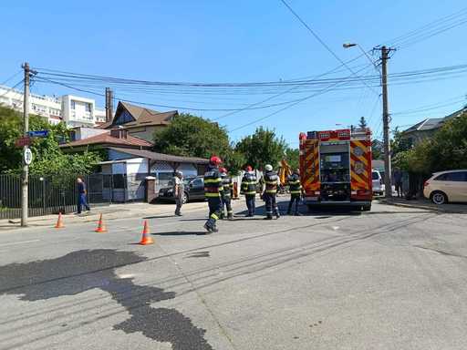 Muncitorii unei firme au spart o ţeavă de gaz într-un cartier din Ploieşti. În loc să sune la 112, au anunţat distribuitorul de gaz, spunând că „au respectat procedura” - FOTO, VIDEO

