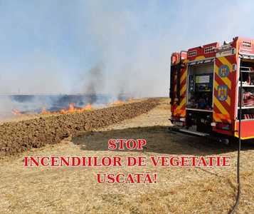 Prahova: Incendiu cu degajări mari de fum, în apropiere de Ploieşti. Focul s-a extins pe 80 de hectare
