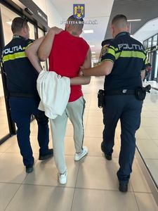 Bărbat prins pe aeroportul Iaşi, el fiind căutat după ce fusese condamnat la aproape 11 ani de închisoare. Avea acte de identitate false şi venea din Marea Britanie
