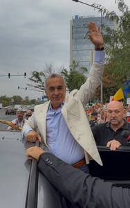 Nou scandal la sediul Poliţiei Ilfov, unde Călin Georgescu s-a prezentat în cadrul controlului judiciar - Un susţinător a devenit recalcitrant şi nu a putut fi calmat / A fost îndepărtat de jandarmi şi amendat

