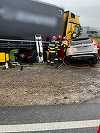 UPDATE - Accident rutier grav în judeţul Suceava. O femeie de 51 de ani a murit şi alte trei tinere, cu vârste de 15,17, şi 21 de ani, sunt rănite după ce un autoturism a intrat sub un TIR - FOTO
