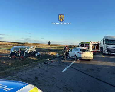 Vrancea: Şase persoane, rănite după ce două autoturisme s-au ciocnit frontal/ Traficul pe DN 2, îngreunat