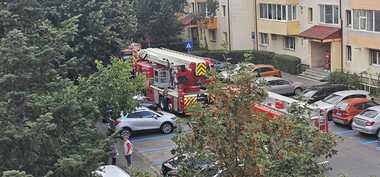 Explozie, urmată de incendiu, la un apartament din municipiul Braşov/ O femeie, transportată la spital cu arsuri