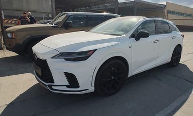 Două autoturisme de lux, în valoare totală de un milion de lei, care au fost furate din Spania, găsite de poliţiştii de frontieră în Portul Constanţa/ Maşinile urmau să fie exportate în Turcia