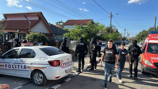 Ialomiţa: Scandal între mai multe persoane, la Ţăndărei/ Un bărbat a murit după ce a fost înjunghiat/ Conflictul, între doi fraţi care îşi dispută un teren/ Poliţişti, inclusiv de la SAS, jandarmi şi poliţişti locali asigură zonă - FOTO, VIDEO