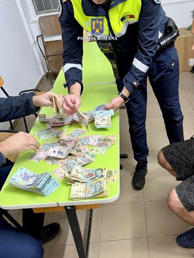 Dâmboviţa: Tânăr suspectat că a furat peste 51.000 de lei dintr-un seif aflat în biroul administrativ al unui supermarket, prins de poliţişti