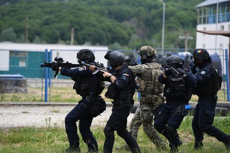 Avertisment al Jandarmeriei: Exerciţiu de antrenament cu participare internaţională, în Dâmboviţa / Implică deplasări de trupe, utilizarea unor echipamente speciale şi prezenţa sporită a forţelor / Facem apel la populaţie să nu intre în panică! - FOTO