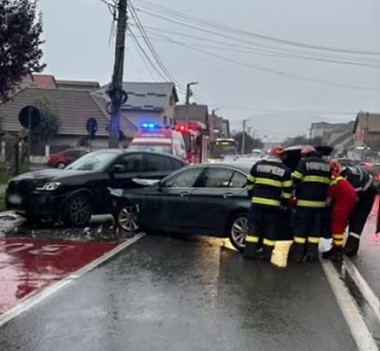 Bistriţa-Năsăud: Doi bărbaţi, reţinuţi după ce au încercat să inducă în eroare Poliţia cu privire la un şofer care a produs un accident rutier şi a fugit de la locul faptei
