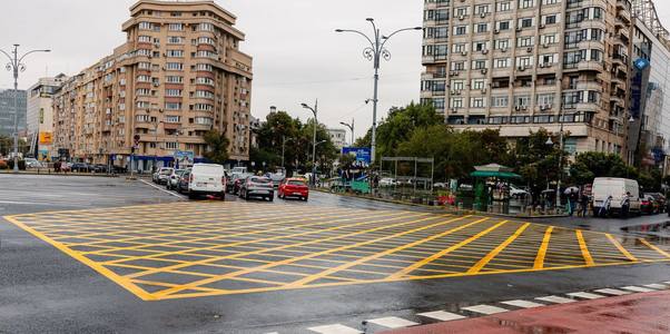 Primarul general interimar al Capitalei anunţă o nouă măsură pentru fluidizarea traficului la Piaţa Victoriei - intersecţia rămâne liberă şi traficul se mişcă mai bine