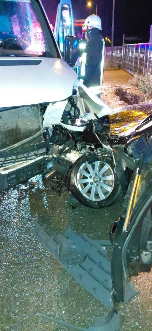 Cluj: Opt persoane au ajuns la spital în urma unui accident produs în Câmpia Turzii, între un microbuz şi un autoturism 
