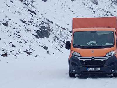 Traficul pe Transalpina rămâne închis – Stratul de zăpadă are şi 40 de centimetri şi este viscol - FOTO / VIDEO