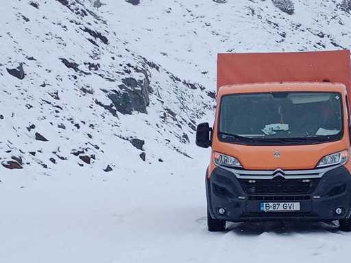 Traficul pe Transalpina rămâne închis – Stratul de zăpadă are şi 40 de centimetri şi este viscol - FOTO / VIDEO