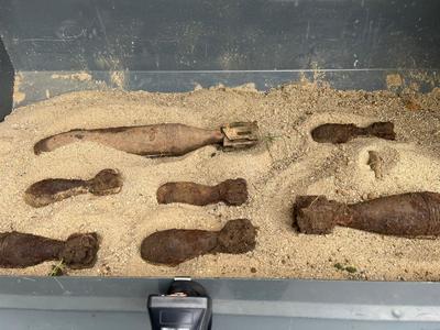 Bihor: Mai multe bombe din Al Doilea Război Mondial, descoperite pe un teren din apropierea unei staţii de autobuz