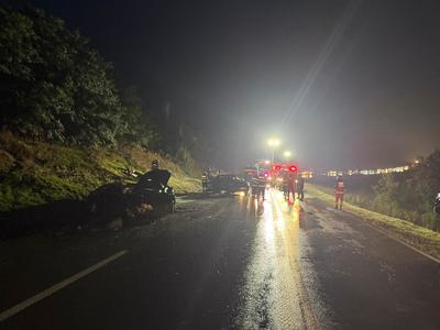 Trei persoane, transportate la spital după un accident în care au fost implicate patru autoturisme, în judeţul Suceava/ Traficul pe DN 2, blocat - FOTO