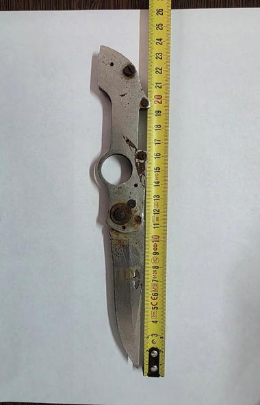 Tânăr care avea la el un cuţit de 25 de centimetri, prins de jandarmi în Gara Drobeta-Turnu Severin/ Ce le-a atras atenţia jandarmilor