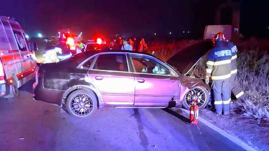 Teleorman: Două maşini şi o căruţă, implicate într-un accident rutier / Dintre cele zece persoane implicate, două au nevoie de asistenţă medicală