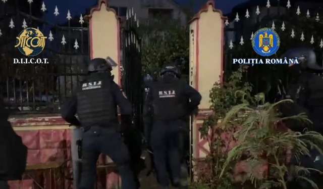 Şaptesprezece percheziţii, în Bucureşti şi în şapte judeţe, la o grupare care a raportat fictiv colectarea şi reciclarea unor cantităţi de deşeuri de echipamente electrice şi electronice/ Prejudiciul depăşeşte 3,2 milioane de lei