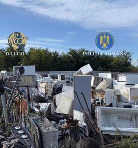 Trei persoane, arestate preventiv şi alte două, cercetate sub control judiciar în dosarul vizând raportări fictive legate de colectarea şi reciclarea unor deşeuri de echipamente electrice şi electronice/ Alte cinci persoane se sustrag cercetărilor