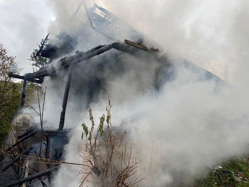 Argeş: O persoană rănită într-un incendiu izbucnit într-o gospodărie din Piteşti
