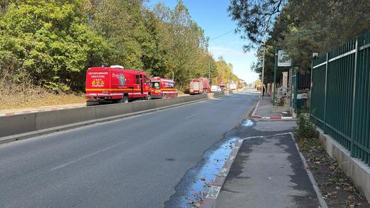 UPDATE - Zeci de oameni evacuaţi în Voluntari, judeţul Ilfov, după ce un incendiu izbucnit la două autoturisme s-a extins la o ţeavă de alimentare cu gaz / Precizările distribuitorului de gaze - FOTO, VIDEO
