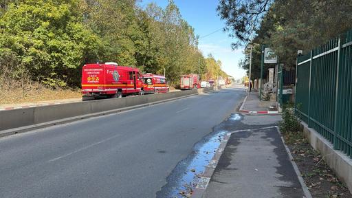 UPDATE - Zeci de oameni evacuaţi în Voluntari, judeţul Ilfov, după ce un incendiu izbucnit la două autoturisme s-a extins la o ţeavă de alimentare cu gaz / Precizările distribuitorului de gaze - FOTO, VIDEO
